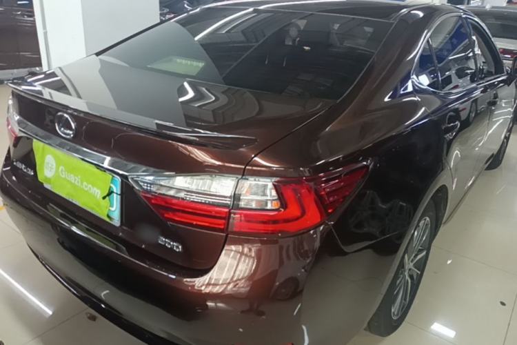 Used Lexus ES 2016 200 Midnight Special Limited Edition Rear Right 45 Deg