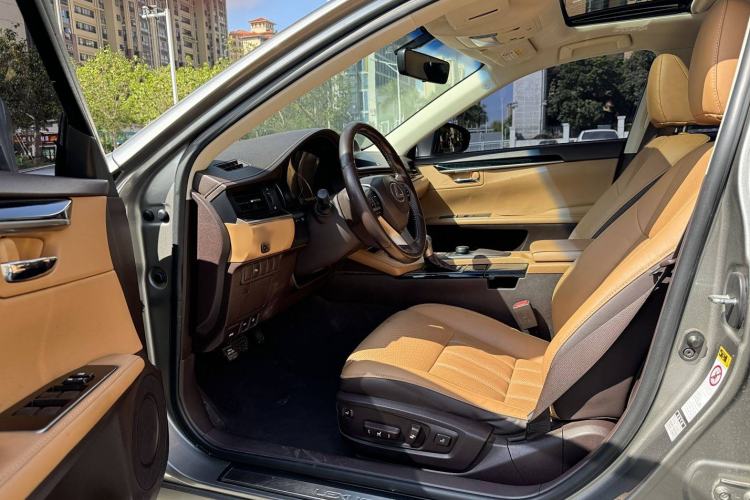Used Lexus ES 2016 200 Midnight Special Limited Edition Interior 2