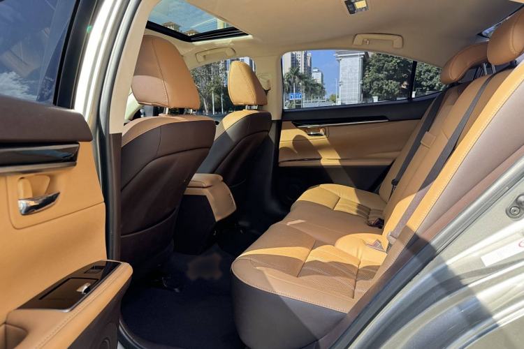Used Lexus ES 2016 200 Midnight Special Limited Edition Interior 3