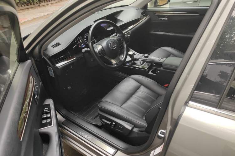 Used Lexus ES 2016 250 Midnight Special Limited Edition Driver Seat