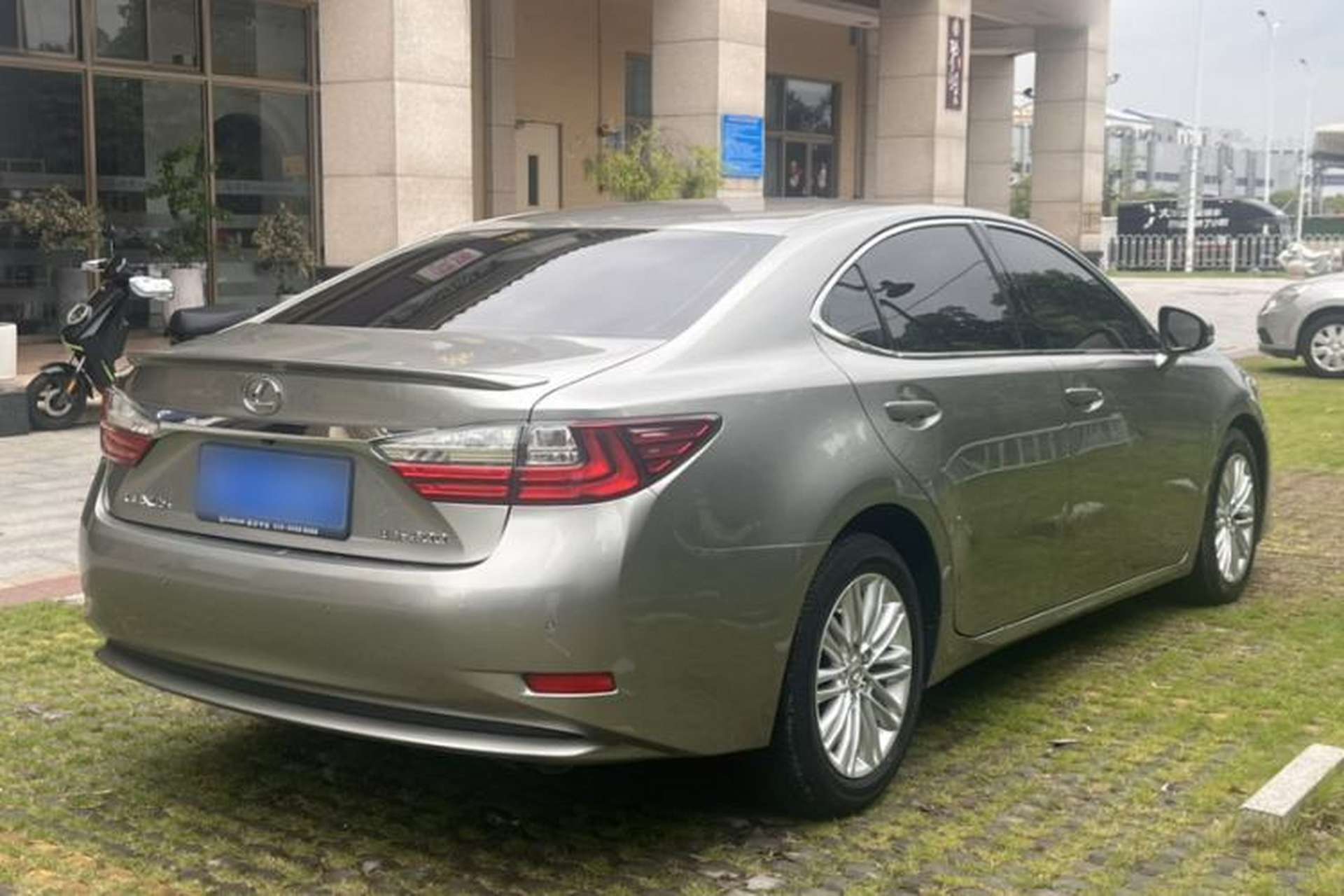 Used Lexus ES 2016 200 Midnight Special Limited Edition Exterior 6