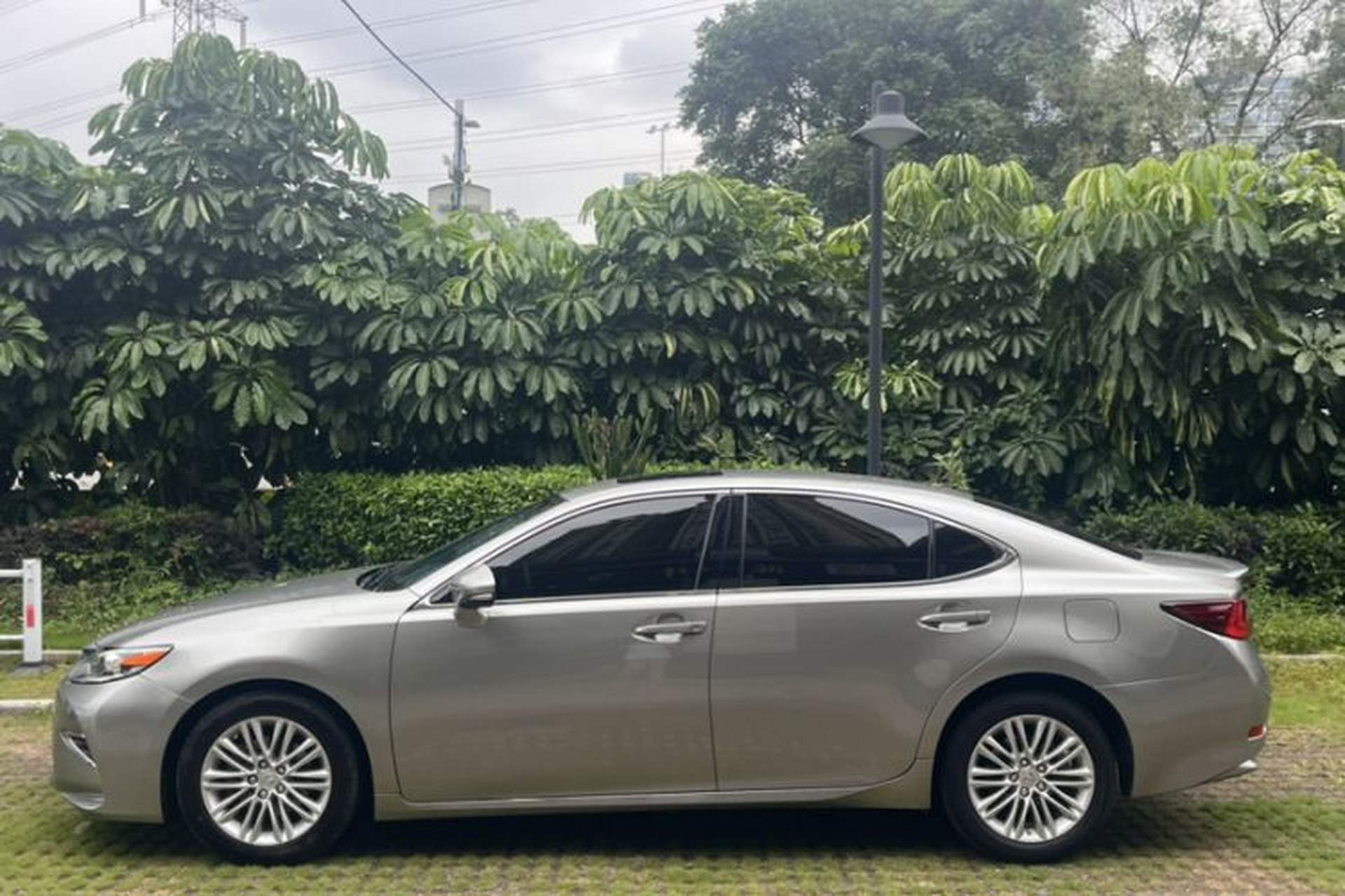 Used Lexus ES 2016 200 Midnight Special Limited Edition Exterior 7