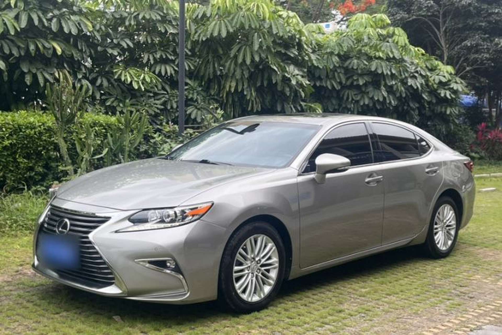 Used Lexus ES 2016 200 Midnight Special Limited Edition Front Left 45 Deg
