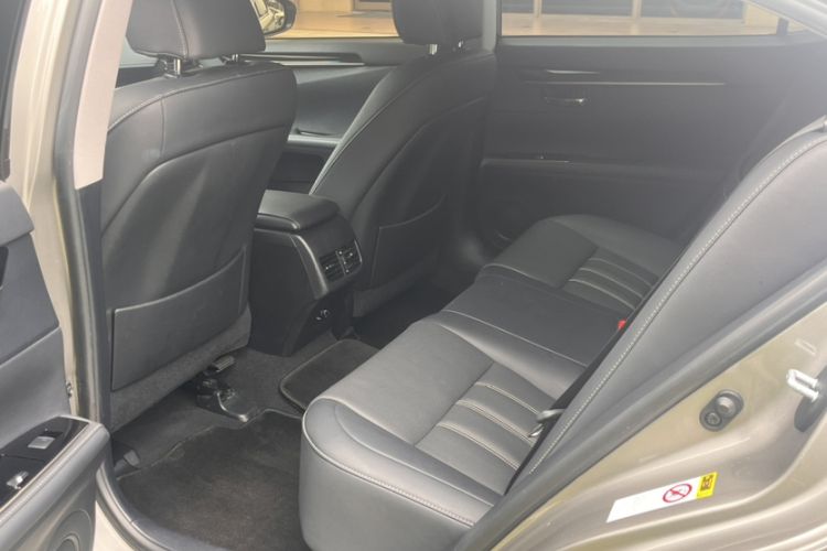 Used Lexus ES 2016 200 Midnight Special Limited Edition Interior 2