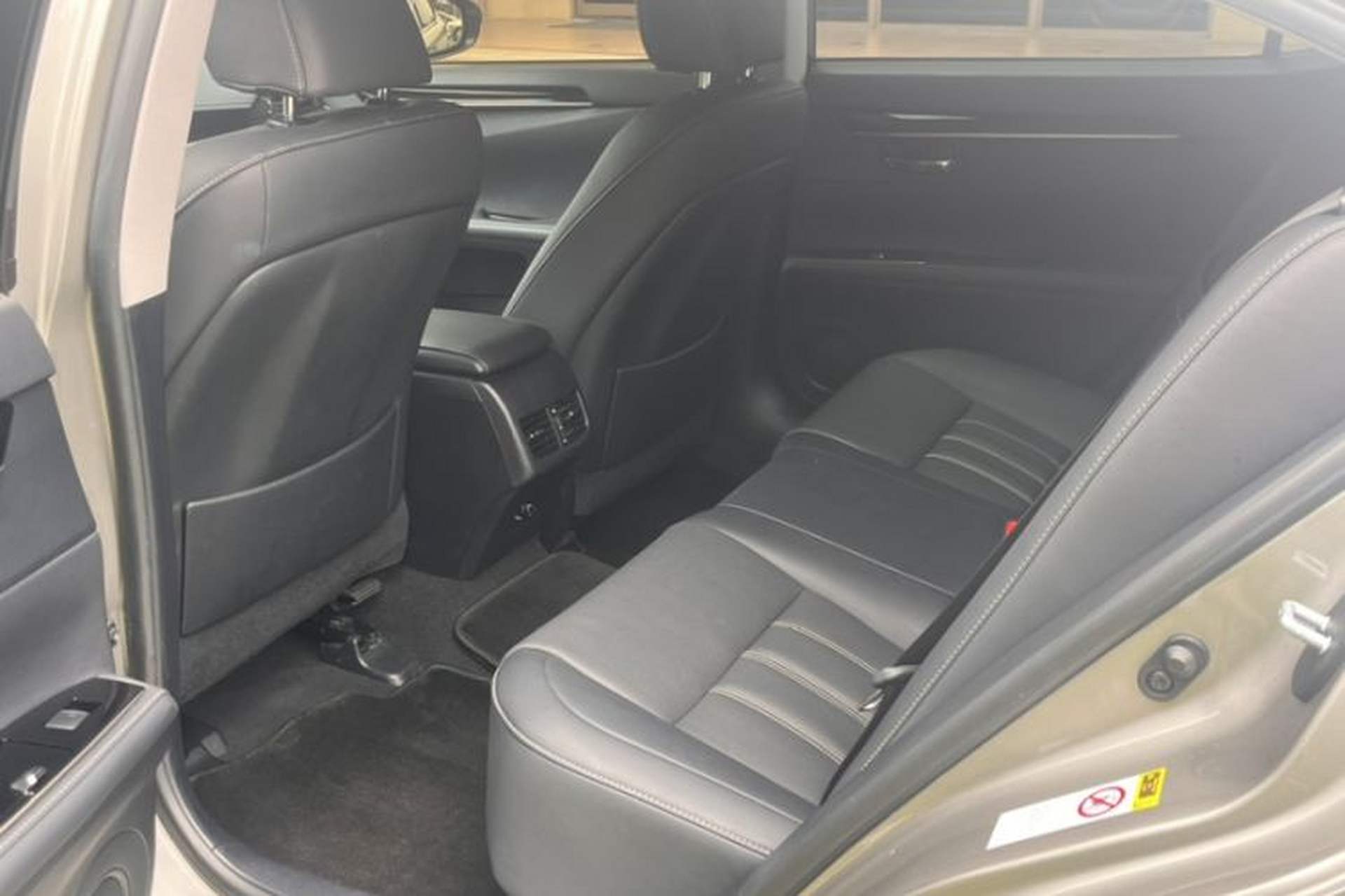 Used Lexus ES 2016 200 Midnight Special Limited Edition Interior 2