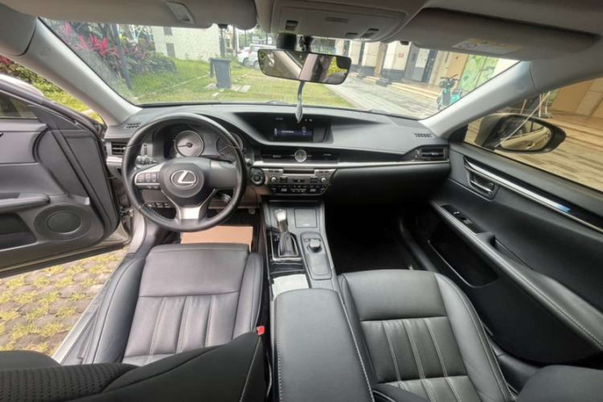 Used Lexus ES 2016 200 Midnight Special Limited Edition Interior 4