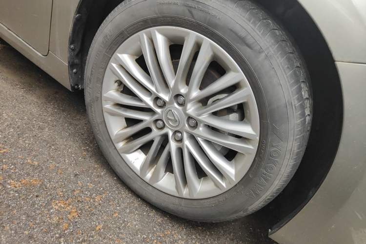 Used Lexus ES 2016 250 Midnight Special Limited Edition Right Front Wheel Hub