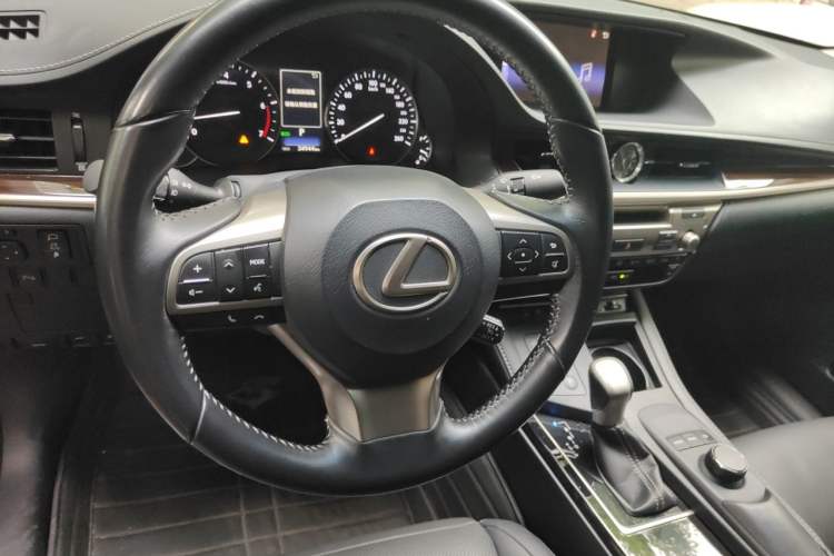Used Lexus ES 2016 250 Midnight Special Limited Edition Steering Wheel
