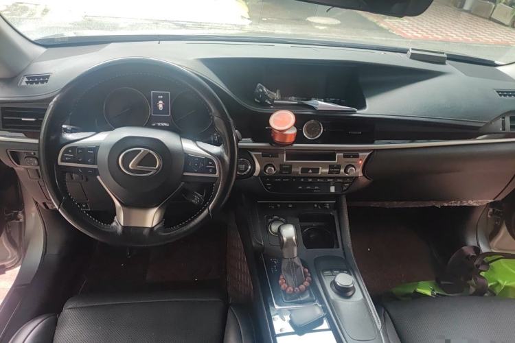 Used Lexus ES 2016 250 Midnight Special Limited Edition Center Console