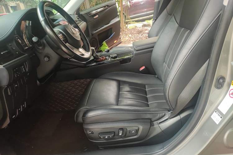 Used Lexus ES 2016 250 Midnight Special Limited Edition Left Front Seat