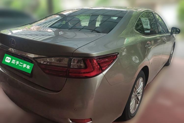 Used Lexus ES 2016 250 Midnight Special Limited Edition Rear Right 45 Deg