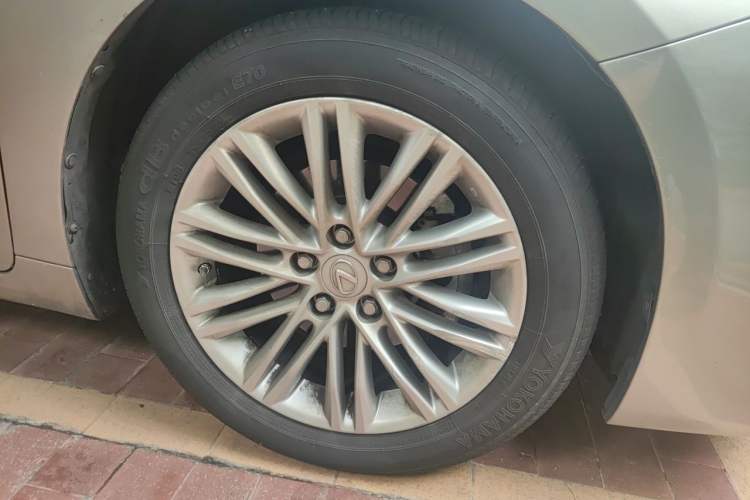 Used Lexus ES 2016 250 Midnight Special Limited Edition Right Front Wheel Hub