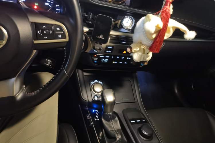 Used Lexus ES 2016 200 Midnight Special Limited Edition Audio And AC Panel
