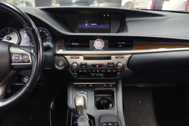 Used Lexus ES 2016 250 Midnight Special Limited Edition Audio And AC Panel