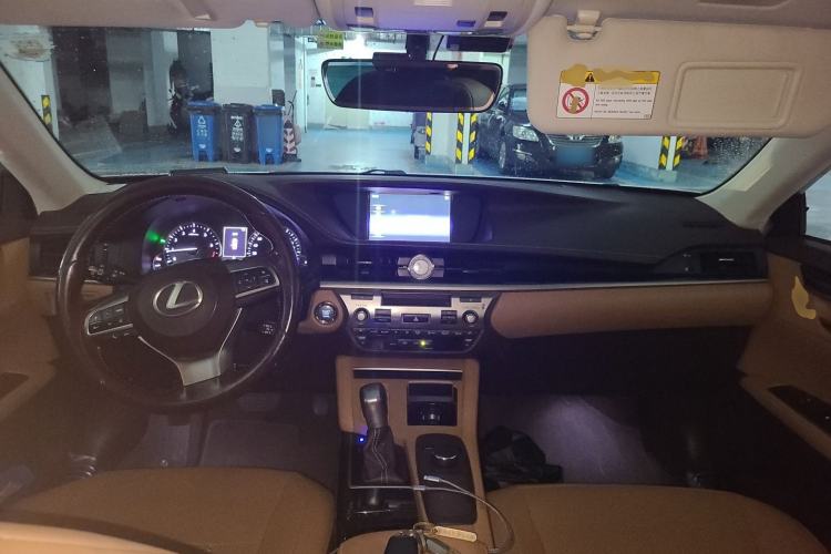 Used Lexus ES 2016 200 Midnight Special Limited Edition Center Console