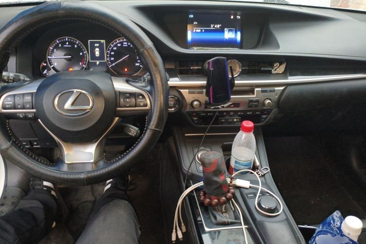 Used Lexus ES 2016 200 Midnight Special Limited Edition Center Console