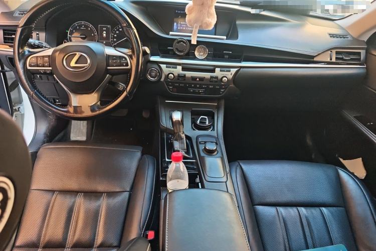 Used Lexus ES 2016 200 Midnight Special Limited Edition Center Console