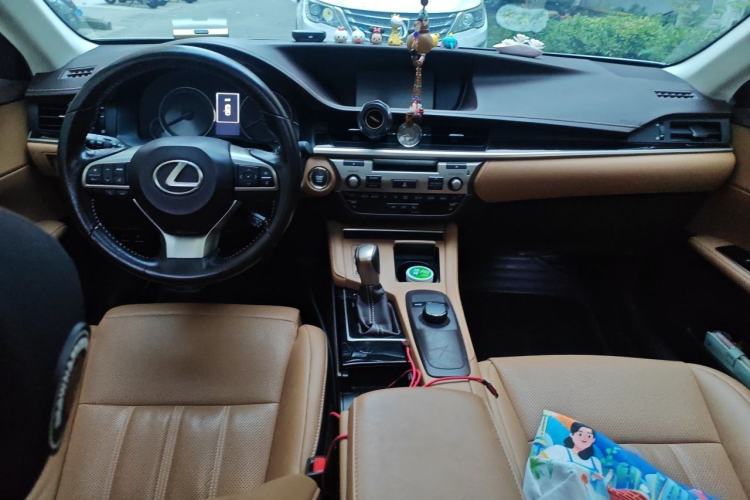 Used Lexus ES 2016 200 Midnight Special Limited Edition Center Console