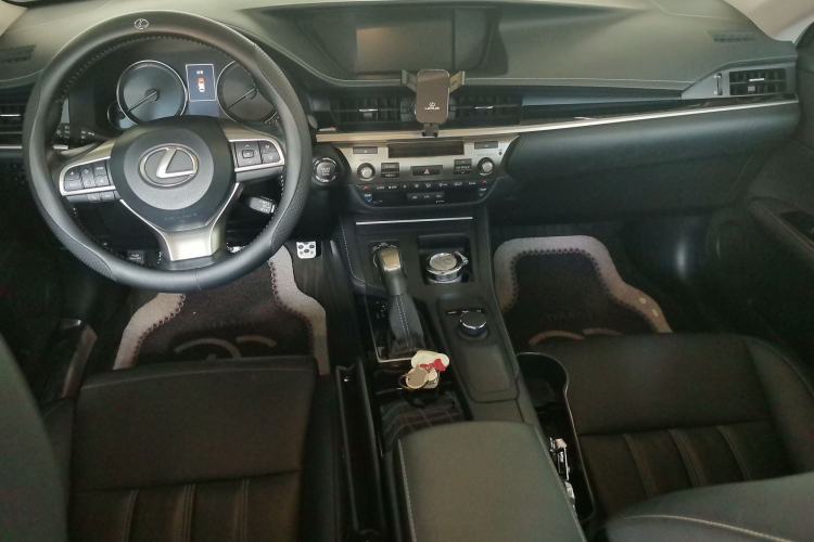 Used Lexus ES 2016 200 Midnight Special Limited Edition Center Console