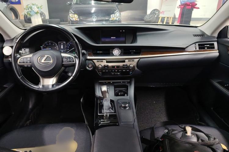 Used Lexus ES 2016 250 Midnight Special Limited Edition Center Console