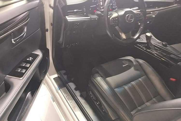 Used Lexus ES 2016 200 Midnight Special Limited Edition Driver Seat