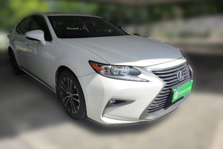 Used Lexus ES 2016 200 Midnight Special Limited Edition Front Right 45 Deg