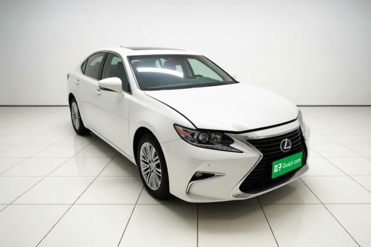 Used Lexus ES 2016 200 Midnight Special Limited Edition Front Right 45 Deg