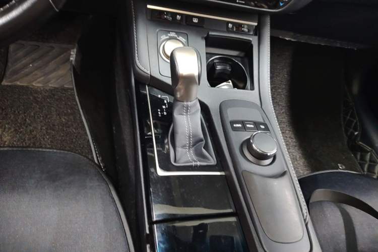 Used Lexus ES 2016 250 Midnight Special Limited Edition Gear Lever