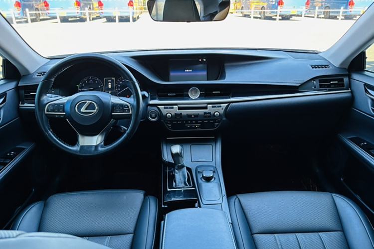 Used Lexus ES 2016 200 Midnight Special Limited Edition Interior 1
