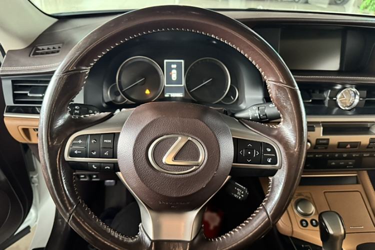 Used Lexus ES 2016 200 Midnight Special Limited Edition Interior 1