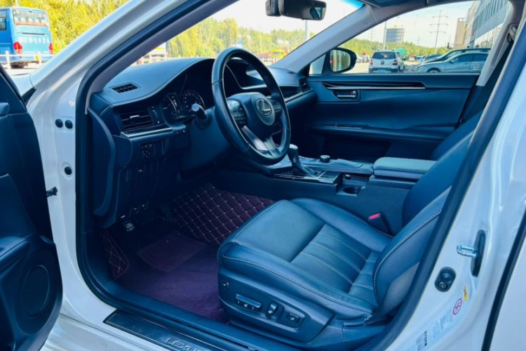 Used Lexus ES 2016 200 Midnight Special Limited Edition Interior 2
