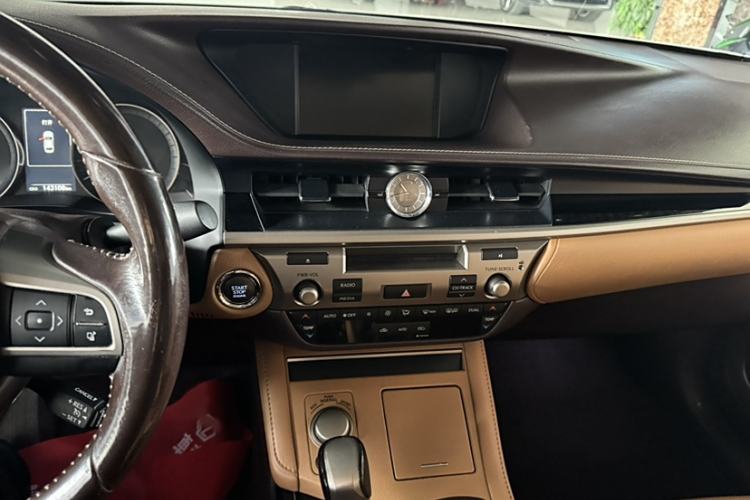 Used Lexus ES 2016 200 Midnight Special Limited Edition Interior 2