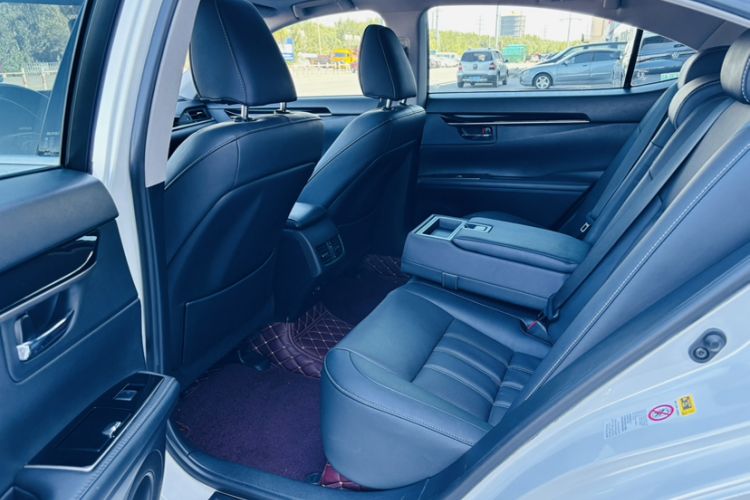 Used Lexus ES 2016 200 Midnight Special Limited Edition Interior 3