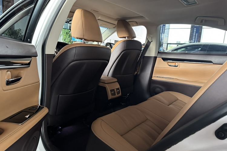 Used Lexus ES 2016 200 Midnight Special Limited Edition Interior 5