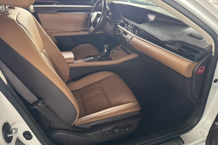 Used Lexus ES 2016 200 Midnight Special Limited Edition Interior 6