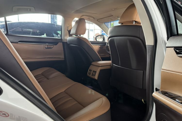 Used Lexus ES 2016 200 Midnight Special Limited Edition Interior 7