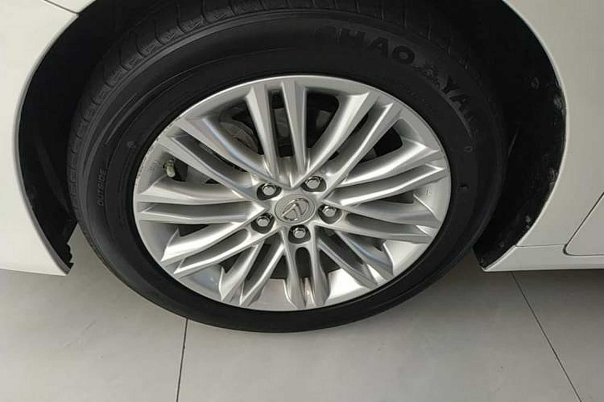 Used Lexus ES 2016 200 Midnight Special Limited Edition Left Front Wheel Hub