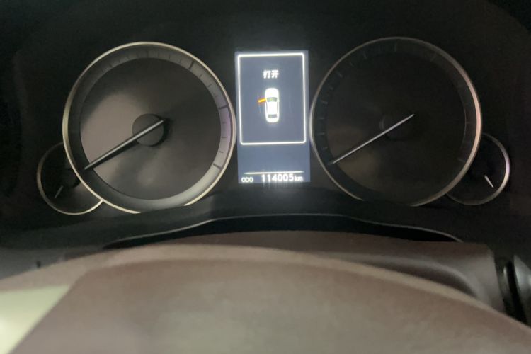 Used Lexus ES 2016 200 Midnight Special Limited Edition Odometer Close Up