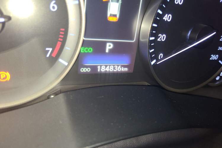 Used Lexus ES 2016 200 Midnight Special Limited Edition Odometer Close Up