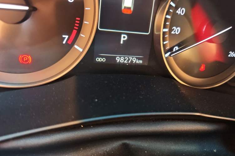 Used Lexus ES 2016 200 Midnight Special Limited Edition Odometer Close Up