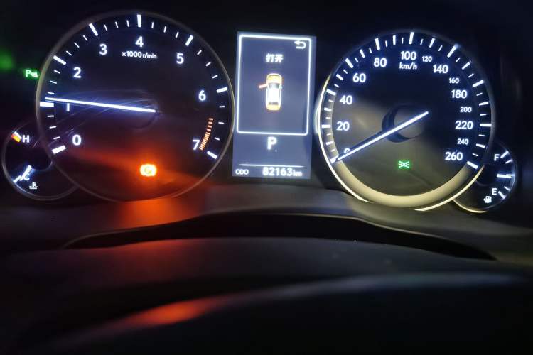 Used Lexus ES 2016 200 Midnight Special Limited Edition Odometer Close Up