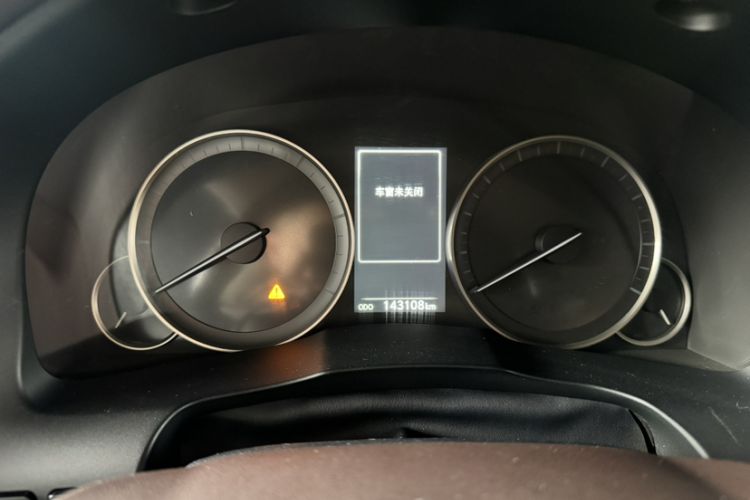 Used Lexus ES 2016 200 Midnight Special Limited Edition Odometer Close Up