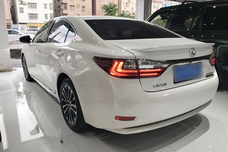 Used Lexus ES 2016 200 Midnight Special Limited Edition Rear Left 45 Deg