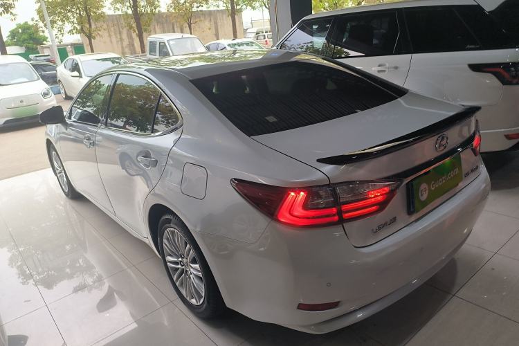 Used Lexus ES 2016 250 Midnight Special Limited Edition Rear Left 45 Deg