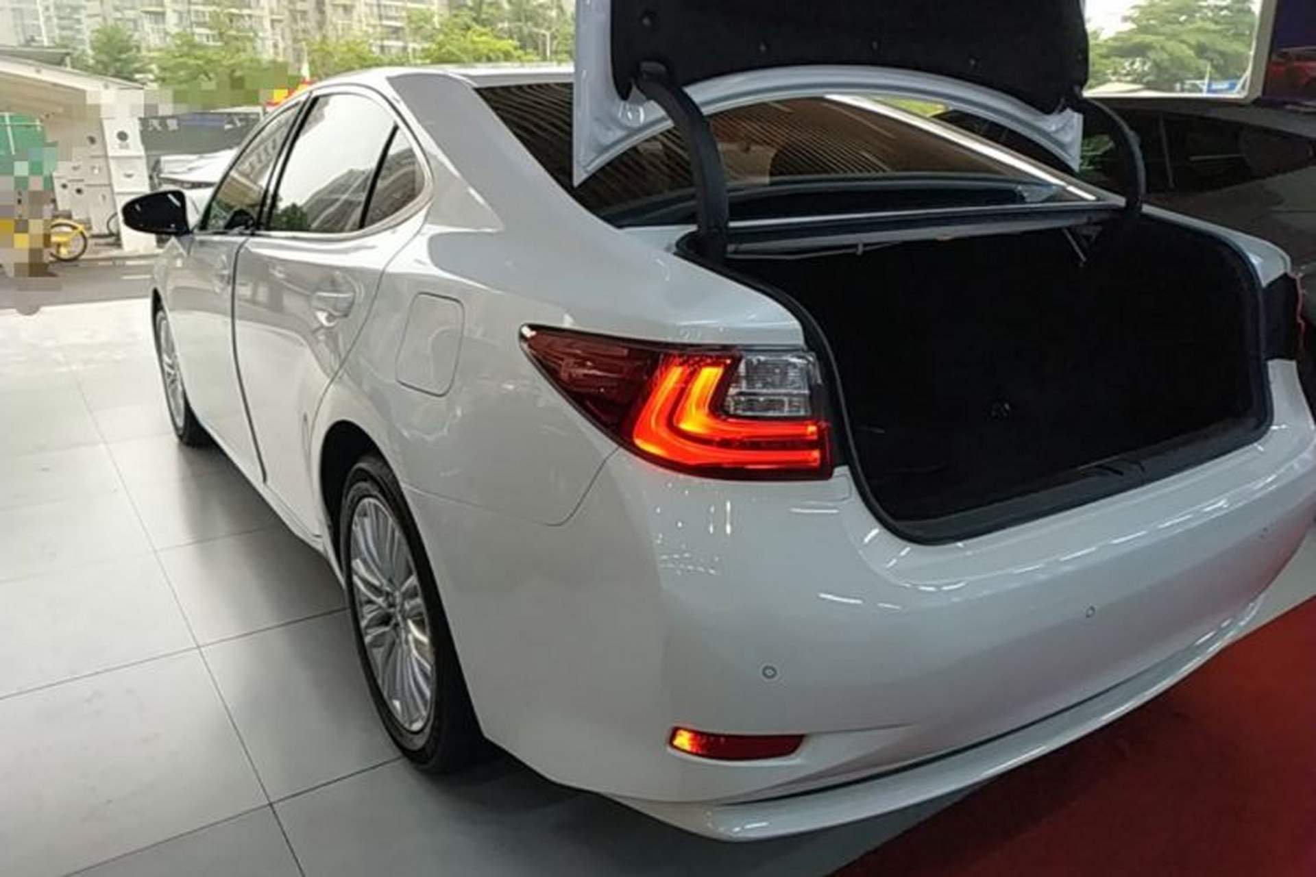 Used Lexus ES 2016 200 Midnight Special Limited Edition Rear Left 45 Deg