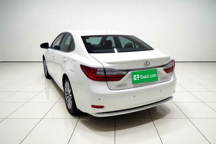 Used Lexus ES 2016 200 Midnight Special Limited Edition Rear Left 45 Deg