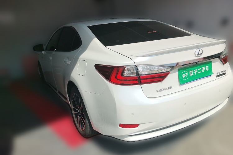 Used Lexus ES 2016 200 Midnight Special Limited Edition Rear Left 45 Deg
