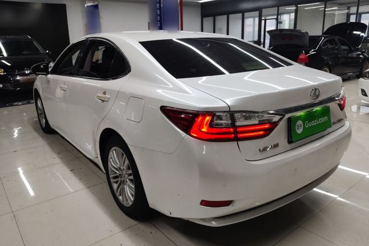 Used Lexus ES 2016 250 Midnight Special Limited Edition Rear Left 45 Deg
