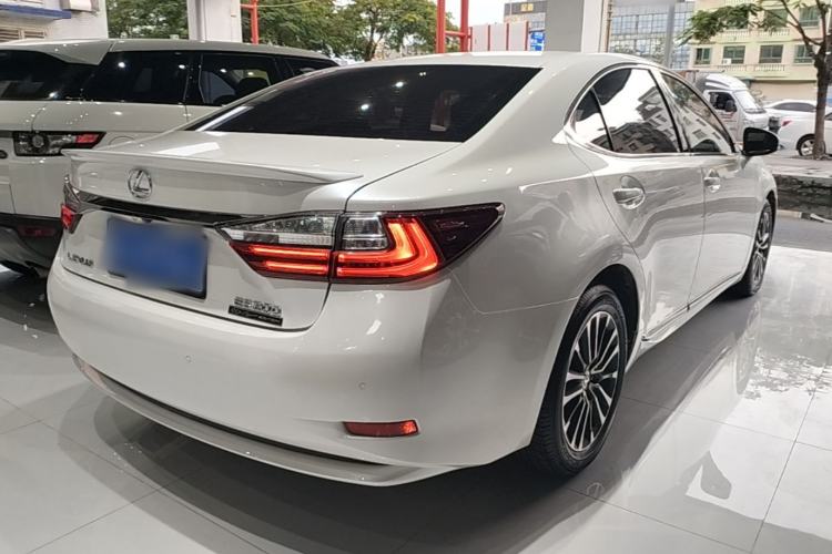 Used Lexus ES 2016 200 Midnight Special Limited Edition Rear Right 45 Deg