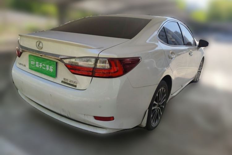 Used Lexus ES 2016 200 Midnight Special Limited Edition Rear Right 45 Deg